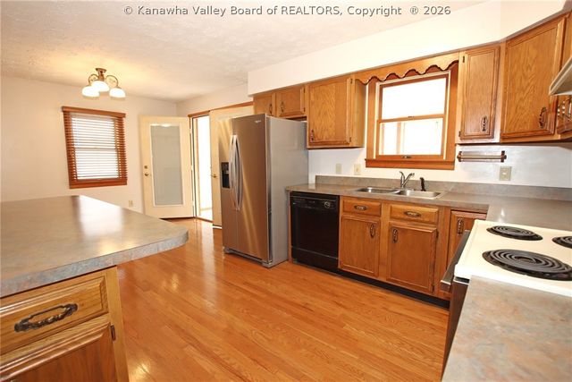 1107 E Village Drive, South Charleston, WV 25309