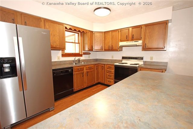 1107 E Village Drive, South Charleston, WV 25309