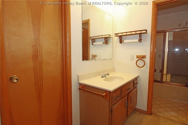 1107 E Village Drive, South Charleston, WV 25309