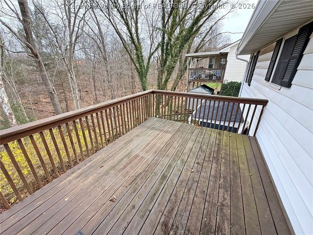 1107 E Village Drive, South Charleston, WV 25309