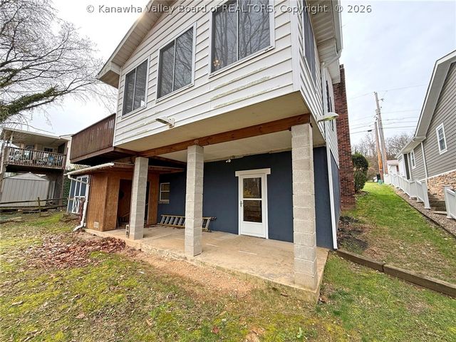 1107 E Village Drive, South Charleston, WV 25309