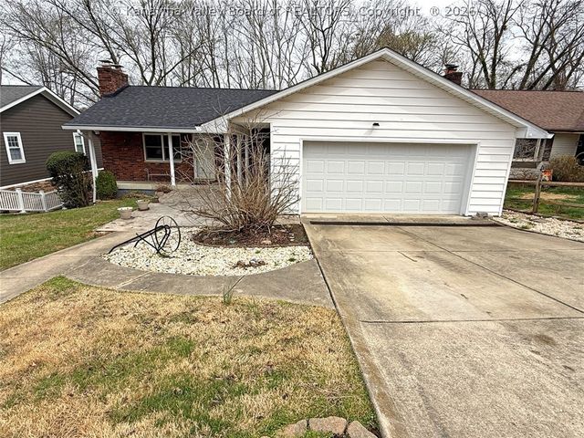 1107 E Village Drive, South Charleston, WV 25309