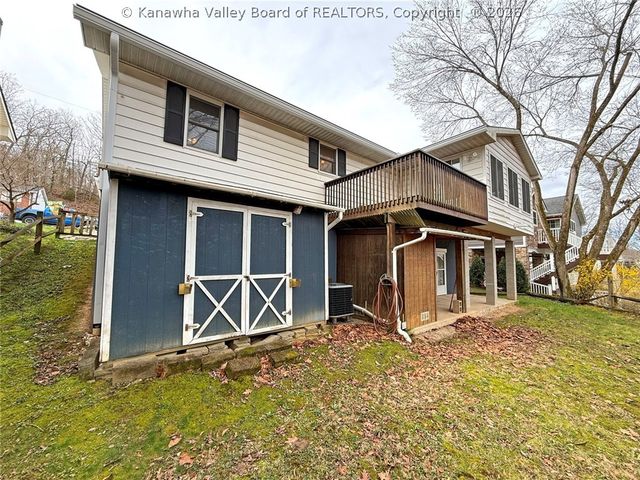 1107 E Village Drive, South Charleston, WV 25309