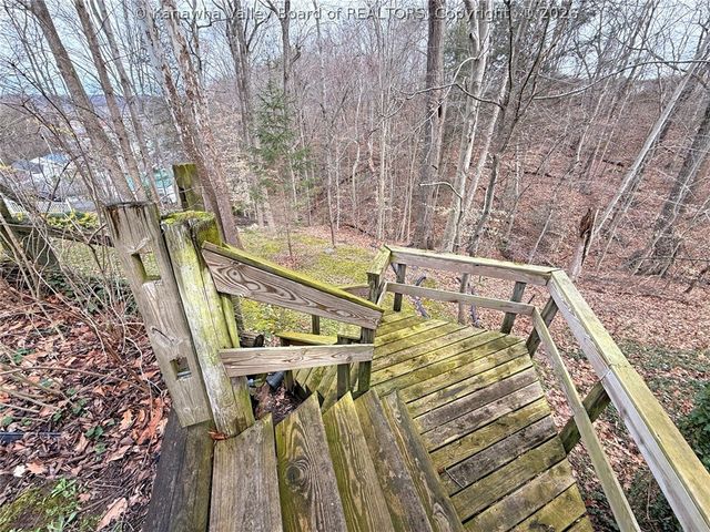 1107 E Village Drive, South Charleston, WV 25309