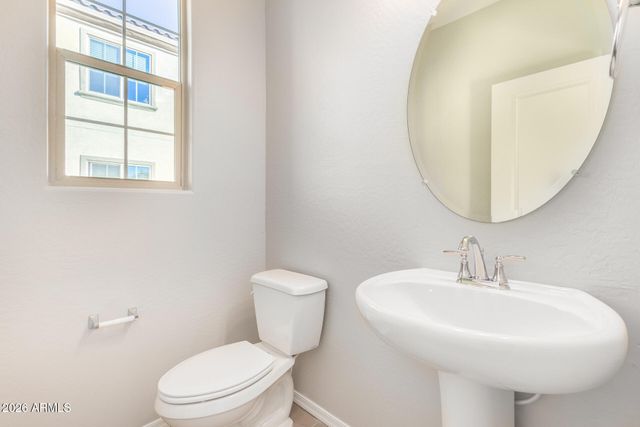 1677 E CHELSEA Lane, Gilbert, AZ 85295