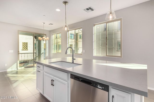 1677 E CHELSEA Lane, Gilbert, AZ 85295