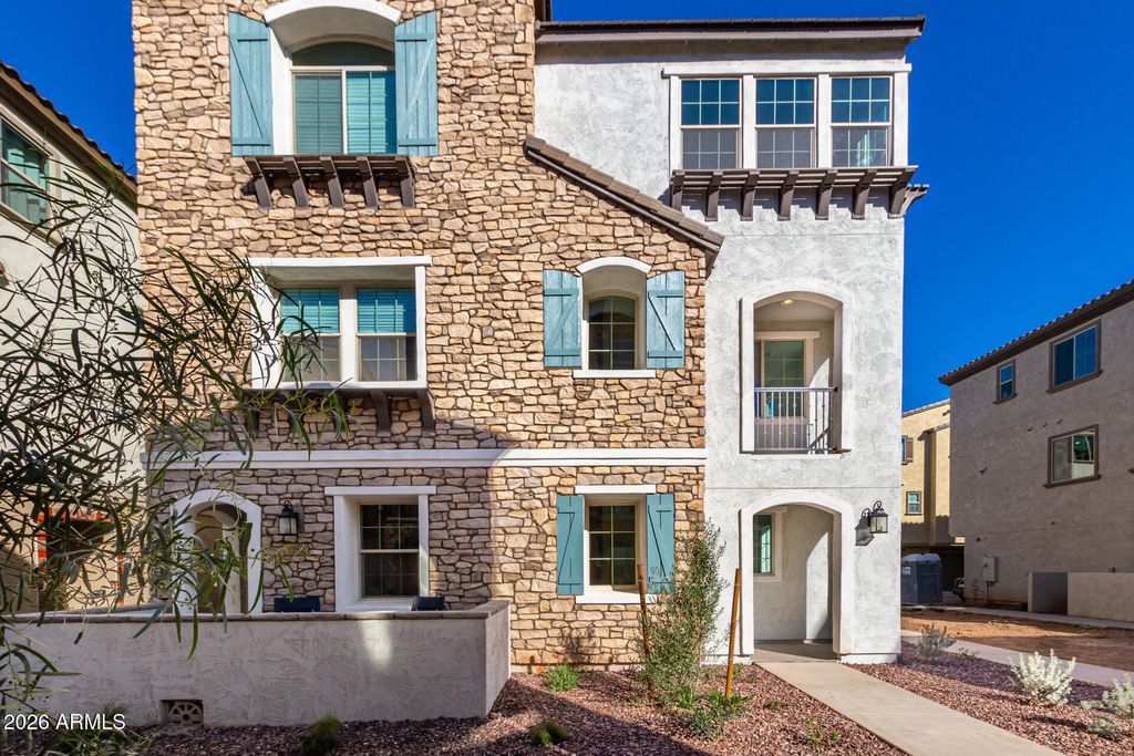 1677 E CHELSEA Lane, Gilbert, AZ 85295