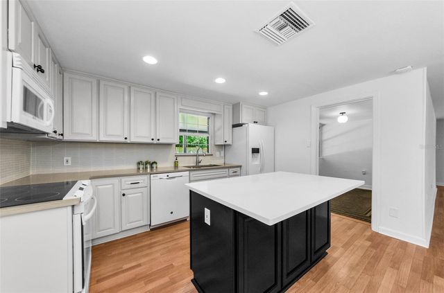 10702 N OREGON AVENUE, Tampa, FL 33612