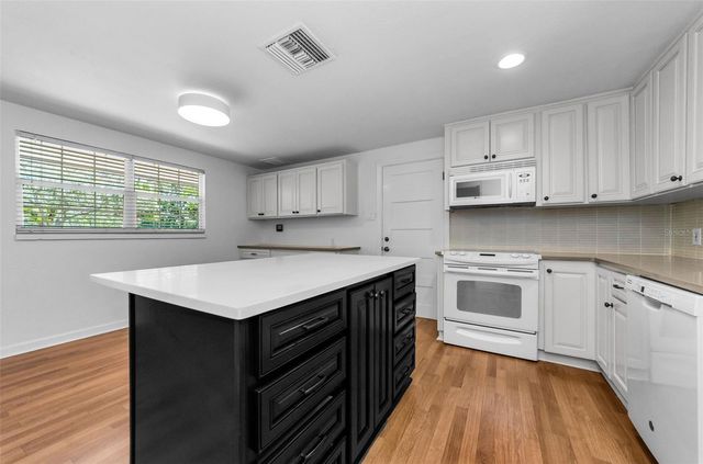 10702 N OREGON AVENUE, Tampa, FL 33612