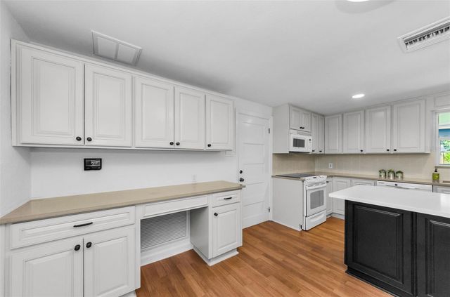 10702 N OREGON AVENUE, Tampa, FL 33612