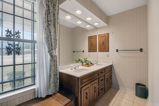 1 Foxboro Cove, Jacksonville, AR 72076