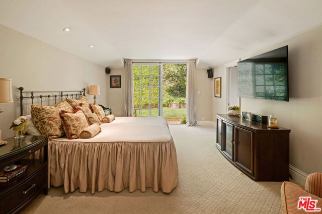 1821 Mandeville Canyon Road, Los Angeles, CA 90049