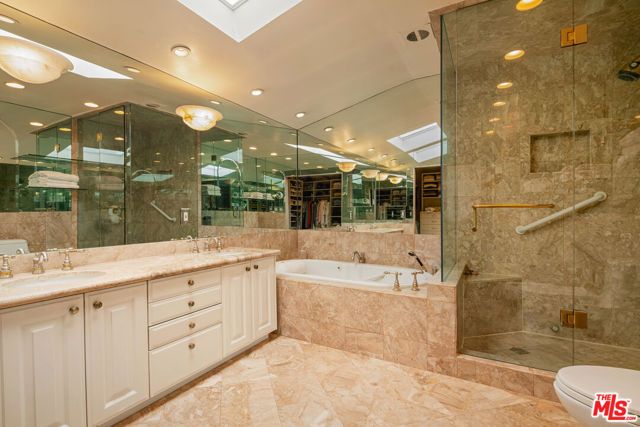 1821 Mandeville Canyon Road, Los Angeles, CA 90049