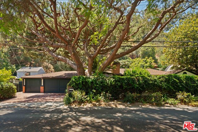 1821 Mandeville Canyon Road, Los Angeles, CA 90049