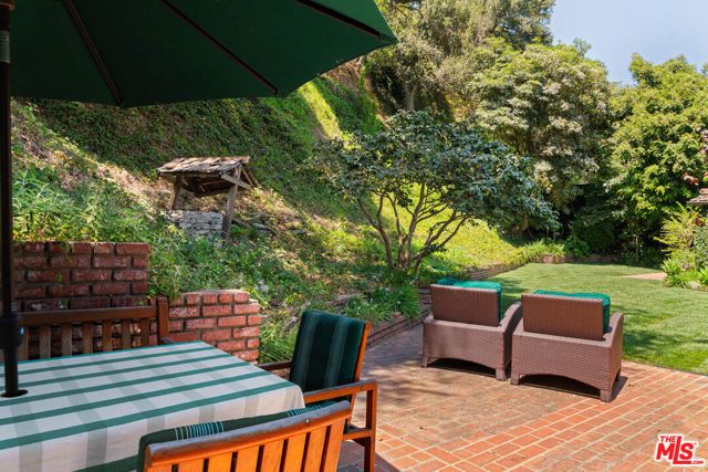 1821 Mandeville Canyon Road, Los Angeles, CA 90049