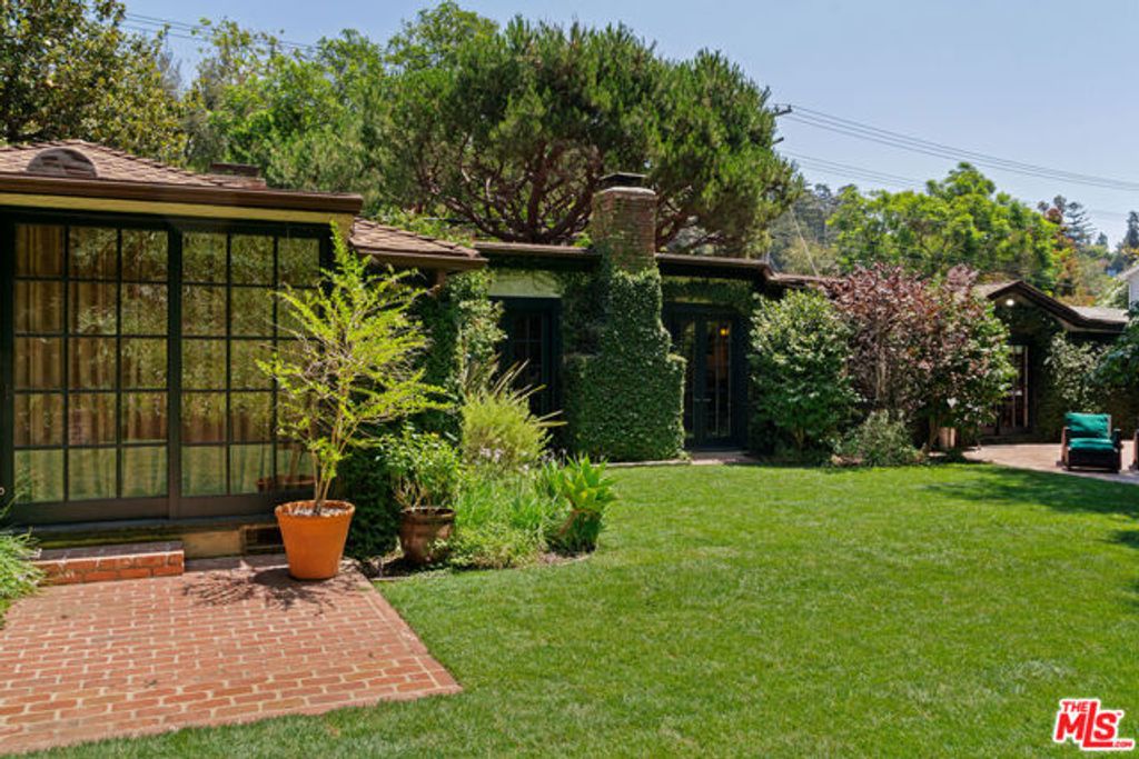 1821 Mandeville Canyon Road, Los Angeles, CA 90049