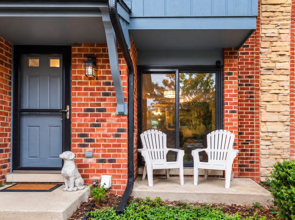 1251 Croydon Court, Wheaton, IL 60189 — photo 2