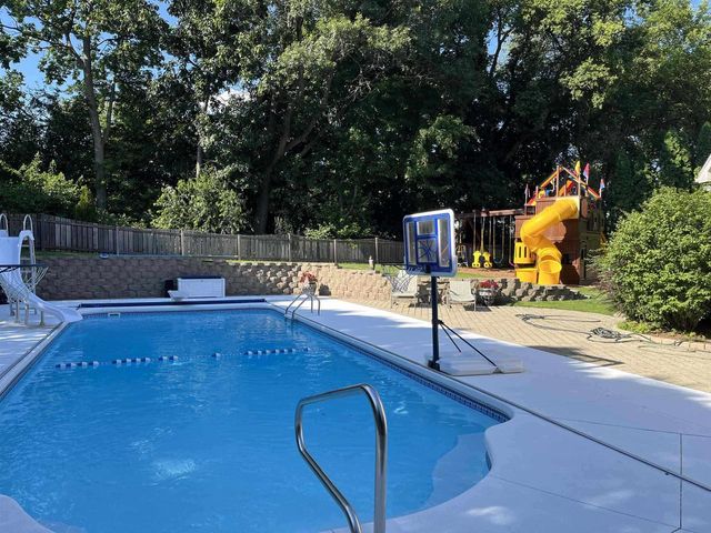 10 Vienna Circle, Madison, WI 53718