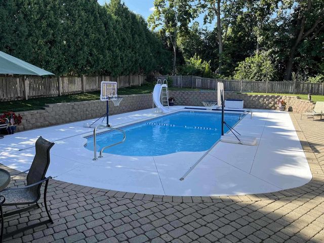 10 Vienna Circle, Madison, WI 53718