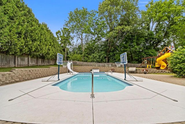 10 Vienna Circle, Madison, WI 53718