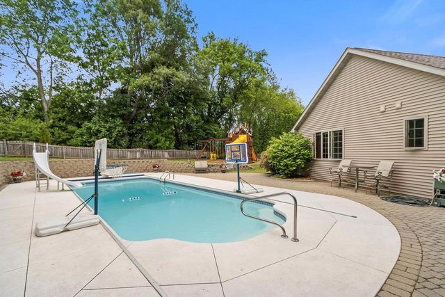 10 Vienna Circle, Madison, WI 53718