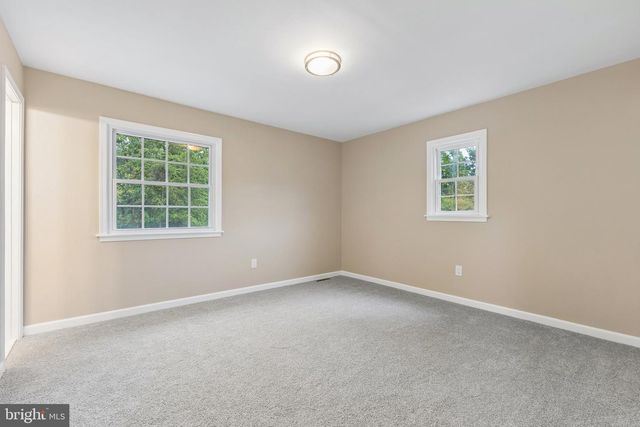 9512 LOMOND DR, Manassas, VA 20109