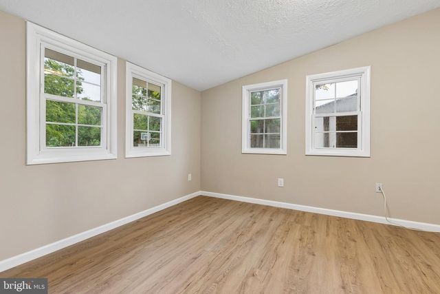 9512 LOMOND DR, Manassas, VA 20109