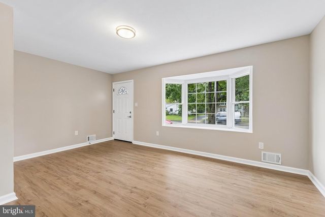 9512 LOMOND DR, Manassas, VA 20109