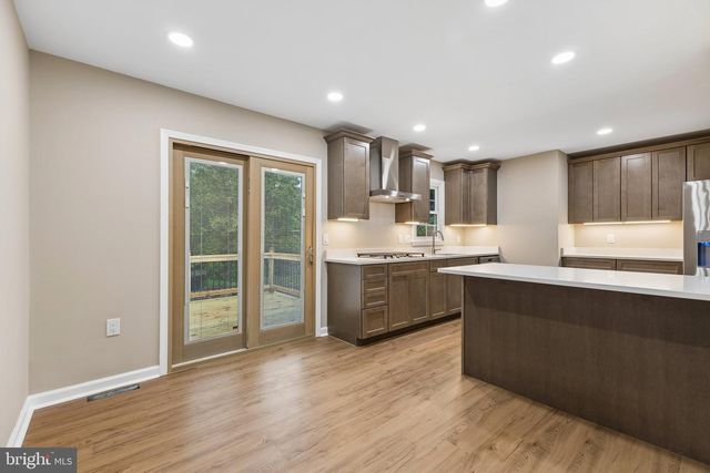 9512 LOMOND DR, Manassas, VA 20109