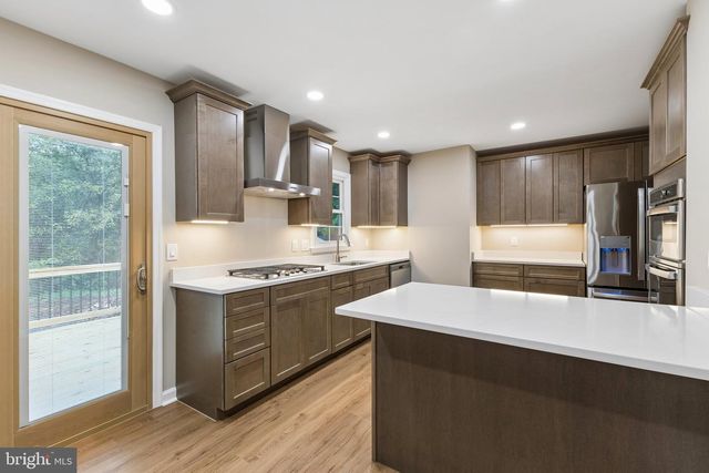 9512 LOMOND DR, Manassas, VA 20109