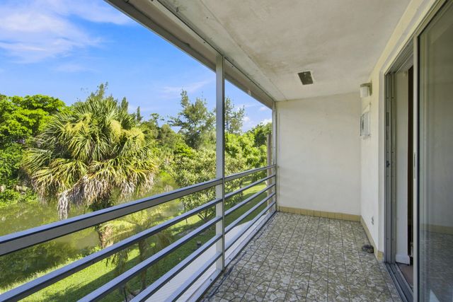 65 Camden C, West Palm Beach, FL 33417