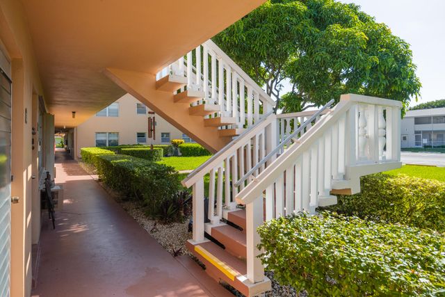65 Camden C, West Palm Beach, FL 33417