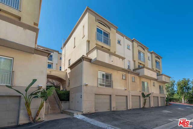 5240 Premiere Hills Circle 110, Woodland Hills, CA 91364