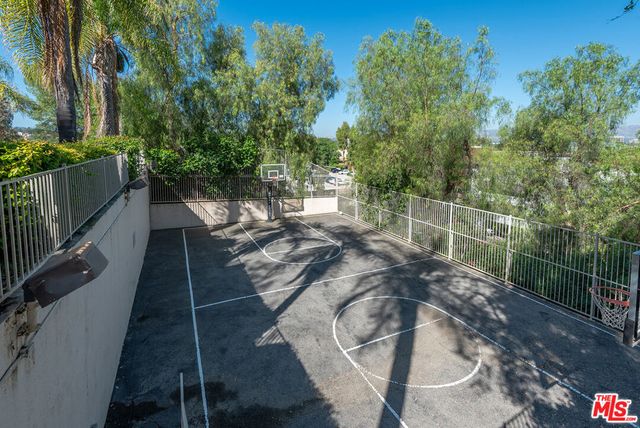 5240 Premiere Hills Circle 110, Woodland Hills, CA 91364