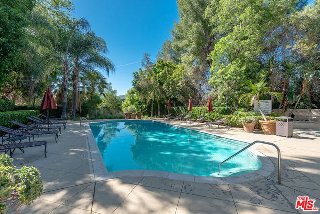 5240 Premiere Hills Circle 110, Woodland Hills, CA 91364