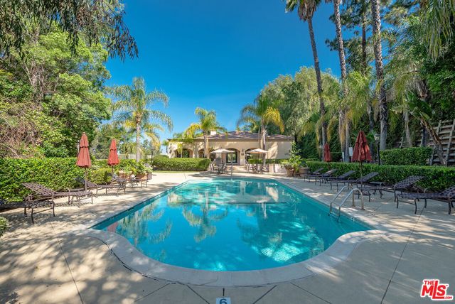 5240 Premiere Hills Circle 110, Woodland Hills, CA 91364