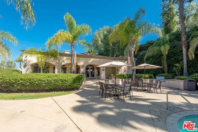 5240 Premiere Hills Circle 110, Woodland Hills, CA 91364