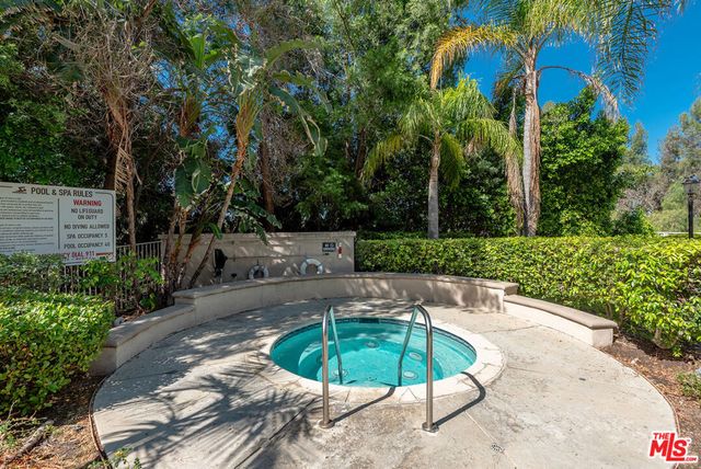 5240 Premiere Hills Circle 110, Woodland Hills, CA 91364