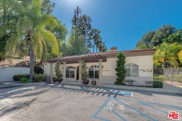 5240 Premiere Hills Circle 110, Woodland Hills, CA 91364