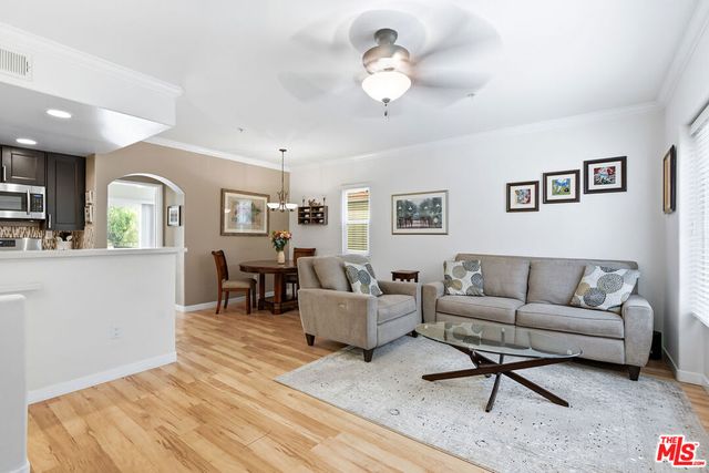 5240 Premiere Hills Circle 110, Woodland Hills, CA 91364