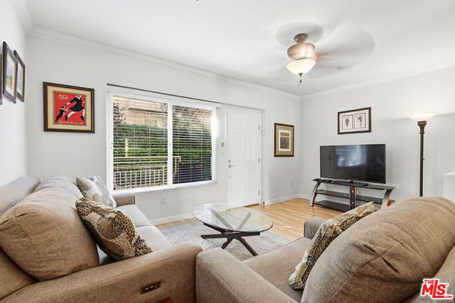 5240 Premiere Hills Circle 110, Woodland Hills, CA 91364