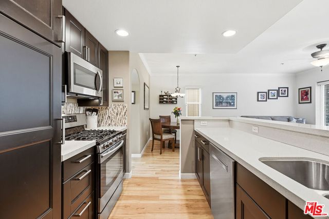 5240 Premiere Hills Circle 110, Woodland Hills, CA 91364