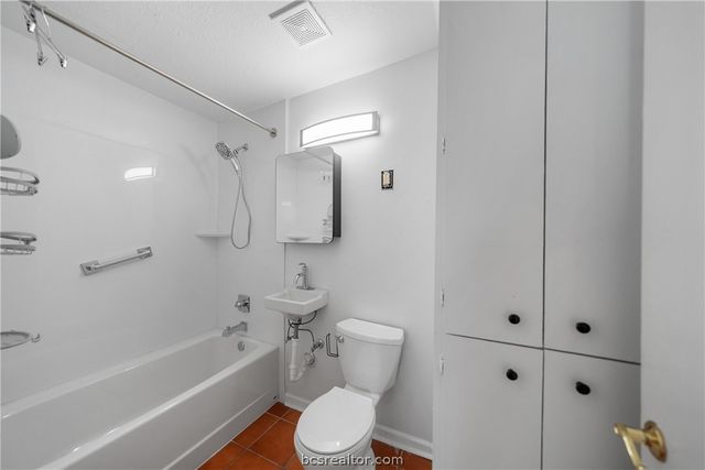 7303 Long Point Road, Houston, TX 77055
