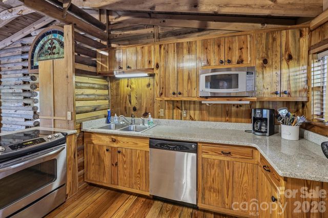 118 Rock Point Road, Lake Lure, NC 28746