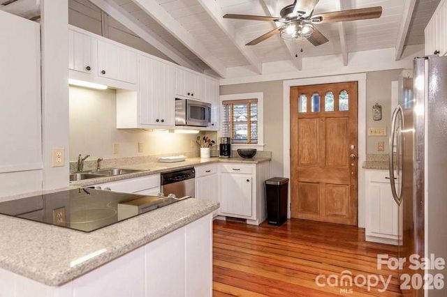 118 Rock Point Road, Lake Lure, NC 28746