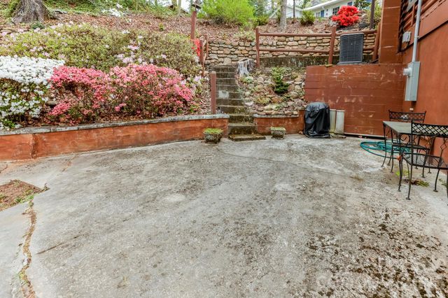 118 Rock Point Road, Lake Lure, NC 28746