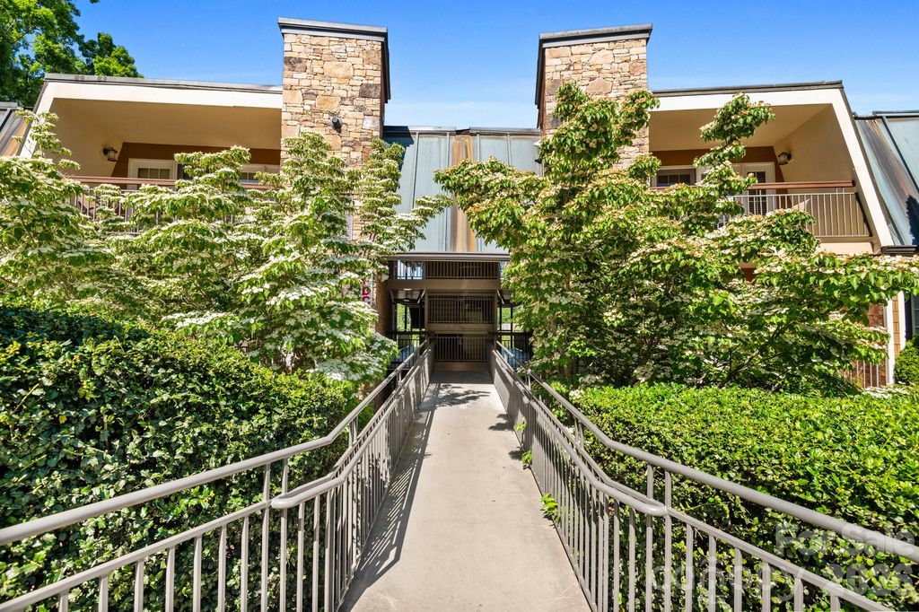 203 Bowling Park Road, Asheville, NC 28803
