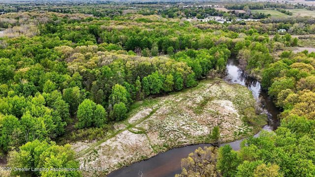 1800 Wilderness Drive, Dewitt, MI 48820