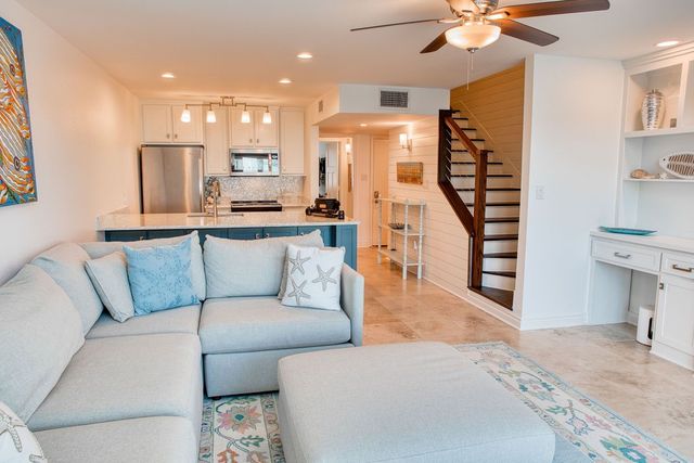 303 Nassau Dr, Rockport, TX 78382