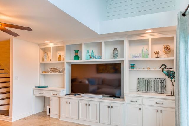 303 Nassau Dr, Rockport, TX 78382